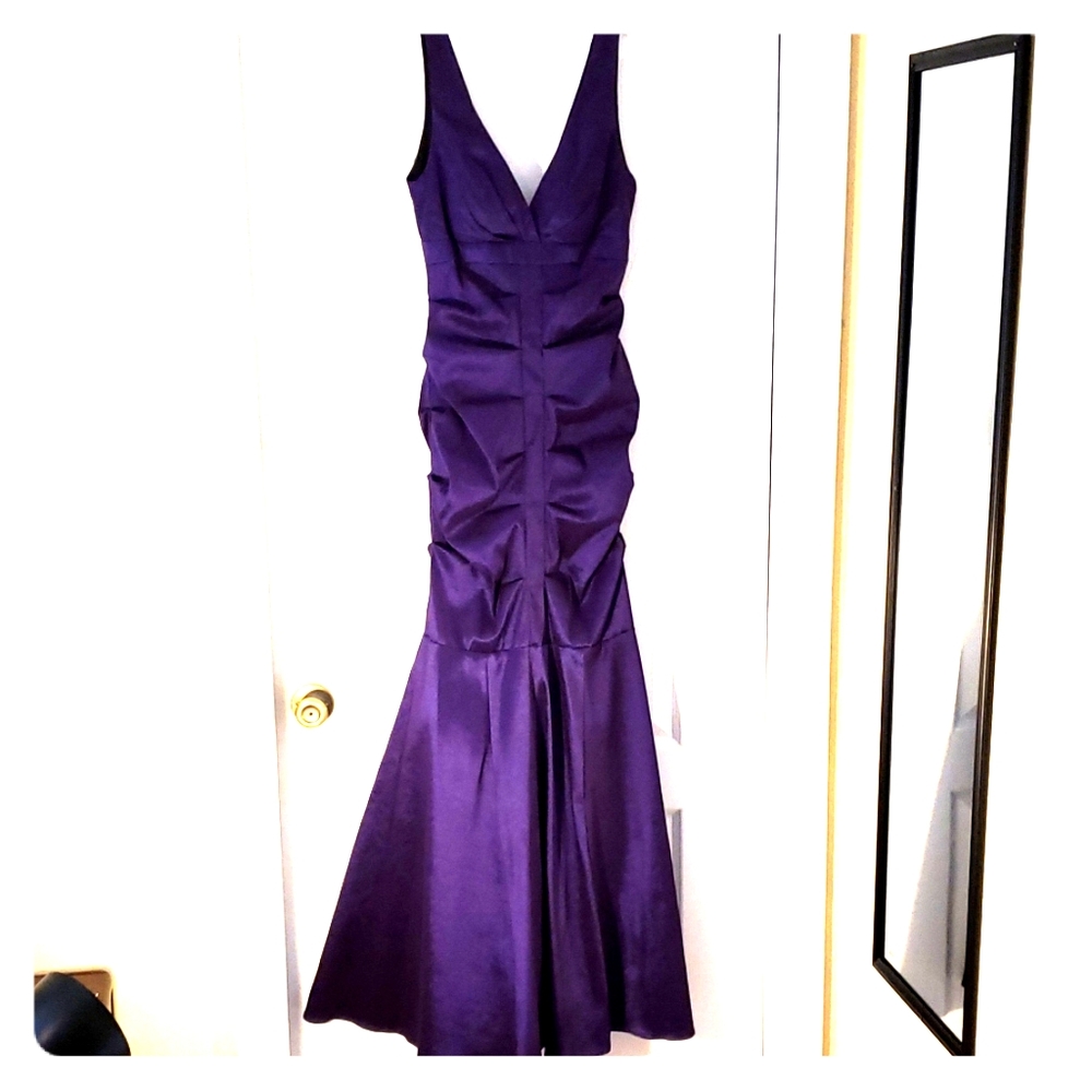 Xscape  V-Neck Formal Dress- Size 6